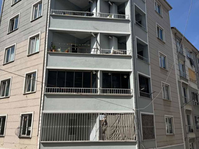 REMAX LAND DEN ÇORLU CEMALİYE EFE SOKAKTA 4. KAT BALKONLU 1+1 KIRALIK DAIRE