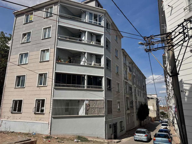 REMAX LAND DEN ÇORLU CEMALİYE EFE SOKAKTA 4. KAT BALKONLU 1+1 KIRALIK DAIRE