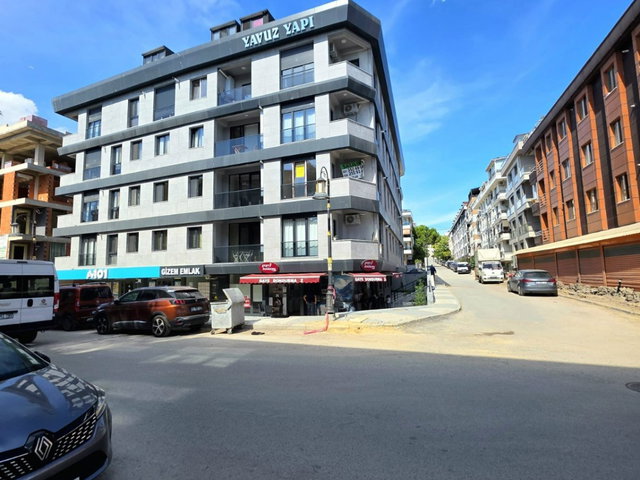 ALTINTEPE'DE SIFIR, KAPALI MUTFAKLI VE GENİŞ TERASLI PREMİUM 2+1 DAİRE