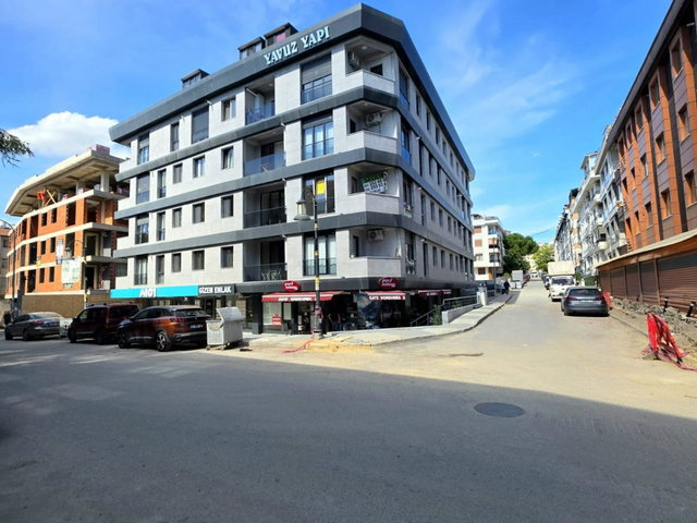 ALTINTEPE'DE SIFIR, KAPALI MUTFAKLI VE GENİŞ TERASLI PREMİUM 2+1 DAİRE