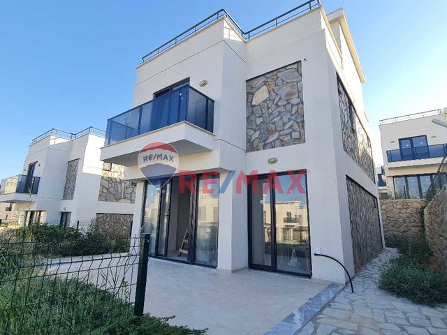 KEREMKÖY DE SİTE İÇERİSİNDE SATILIK TERASLI MÜSTAKİL VİLLA