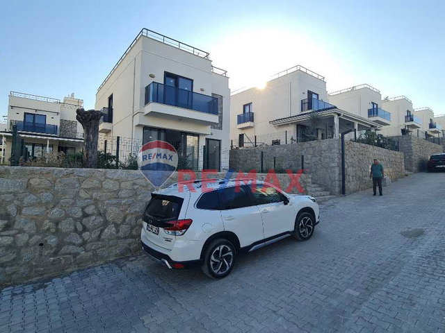 KEREMKÖY DE SİTE İÇERİSİNDE SATILIK TERASLI MÜSTAKİL VİLLA
