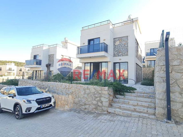 KEREMKÖY DE SİTE İÇERİSİNDE SATILIK TERASLI MÜSTAKİL VİLLA