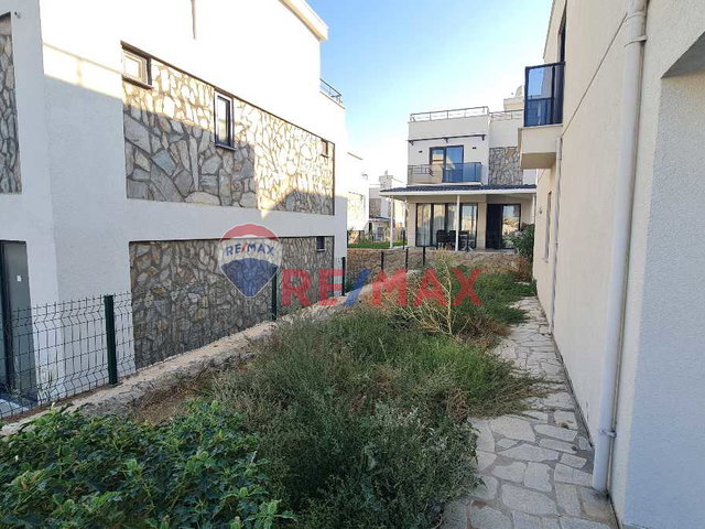 KEREMKÖY DE SİTE İÇERİSİNDE SATILIK TERASLI MÜSTAKİL VİLLA