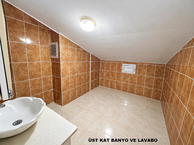 DERİNCE ÇENESUYU MAHALLESİNDE YENİLENMİŞ 5+1 SATILIK DAİRE