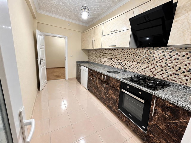 DERİNCE ÇENESUYU MAHALLESİNDE YENİLENMİŞ 5+1 SATILIK DAİRE