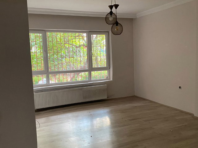 KURTULUŞ PARKI YAKINI ,KIBRIS CADDESI'NDE ,BAHÇE IÇINDE 2+1 ...