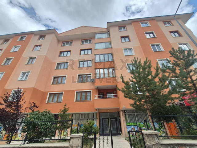 RE/MAX LACİVERT'TEN YILDIZKENT'TE KİRALIK 3+1 DAİRE