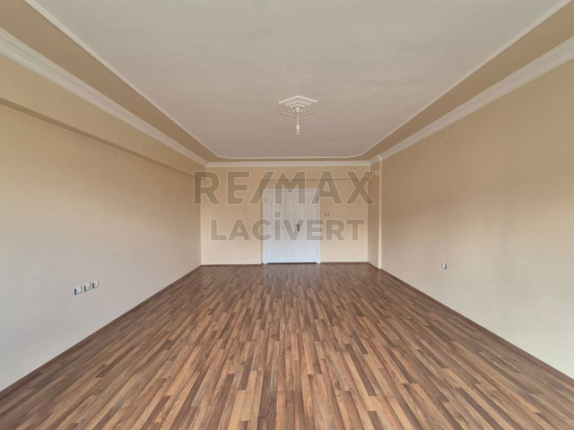 RE/MAX LACİVERT'TEN YILDIZKENT'TE KİRALIK 3+1 DAİRE