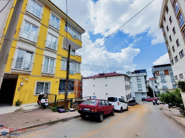 ÇAYIROVA ÖZGÜRLÜK MAHALLESİNDE KİRALIK 2+1 DAİRE