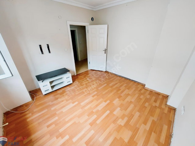 ÇAYIROVA ÖZGÜRLÜK MAHALLESİNDE KİRALIK 2+1 DAİRE
