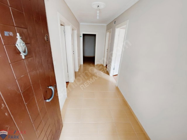 ÇAYIROVA ÖZGÜRLÜK MAHALLESİNDE KİRALIK 2+1 DAİRE