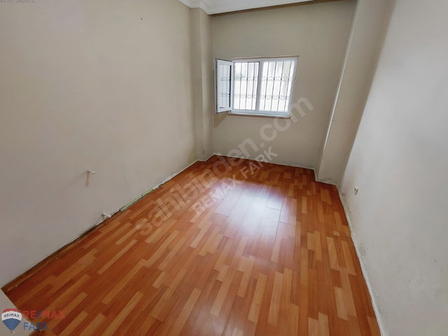 ÇAYIROVA ÖZGÜRLÜK MAHALLESİNDE KİRALIK 2+1 DAİRE