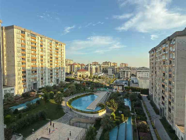 BEYLİKDÜZÜ HUZURLU MARMARA SİTESİNDE​

4+1 GENİŞ ARAKAT MANZARALI