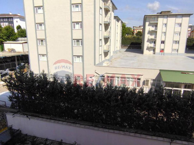 RE/MAX PRO GÖKHAN'DAN SANCAKTEPE DURU SİTESİNDE FIRSAT 2+1 DAİRE