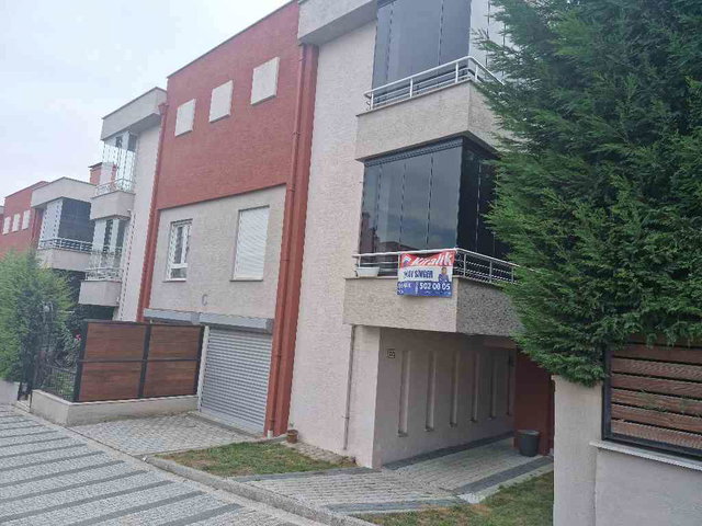ODUNPAZARI’NDA 2021 YAPIMI 3+1 MÜSTAKİL TADINDA VİLLA | 180 M² | KREDİYE UYGUN,BAKIMLI