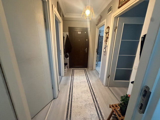 REMAX ASHILL ÇEKMEKÖY KIRAZLIDERE EBEVEYN BANYOLU ARAKAT SATILIK 2+1 DAIRE