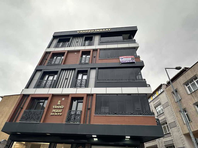 UĞUR MUMCU DA TRAMVAYIN YANINDA 2+1 SIFIR LÜKS DAİRE