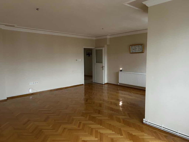 TOPSELVİ  KUBİLAY CADDESİNDE GENİŞ FERAH KULLANIŞLI KİRALIK DAİRE
