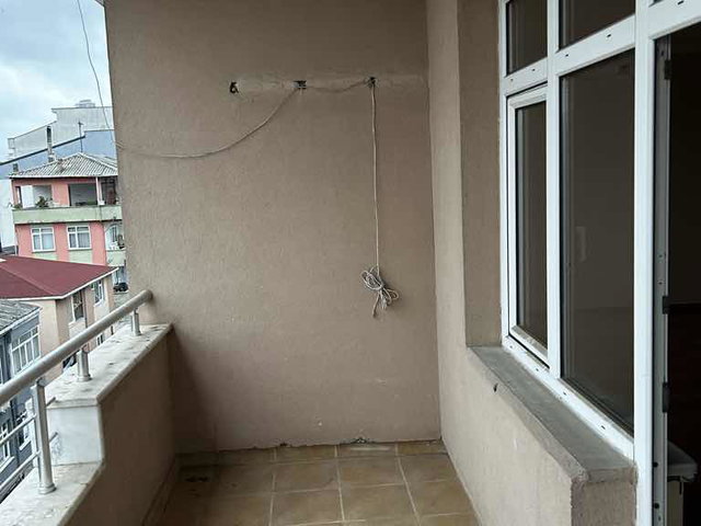 TOPSELVİ  KUBİLAY CADDESİNDE GENİŞ FERAH KULLANIŞLI KİRALIK DAİRE