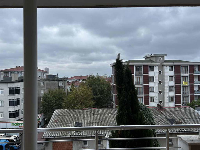 TOPSELVİ  KUBİLAY CADDESİNDE GENİŞ FERAH KULLANIŞLI KİRALIK DAİRE