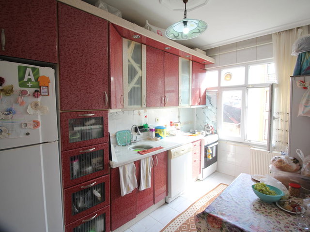 İKBAL CADDESİ CEPHELİ İSKANLI 3+1 ARA KAT