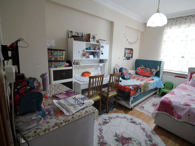 İKBAL CADDESİ CEPHELİ İSKANLI 3+1 ARA KAT
