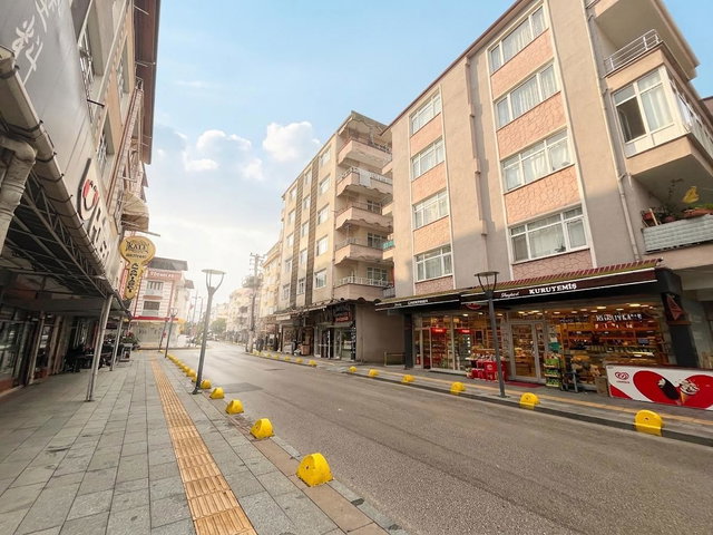 REMAXÇAKRA ÖMER ONAYCI'DAN GÖLCÜK MRK. İÇI FULL YAPILI 2+1 DAIRE