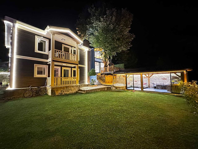 SAPANCA İLMİYE’DE GÖL MANZARALI 548 M2 İÇİNDE MÜSTAKİL VİLLA
