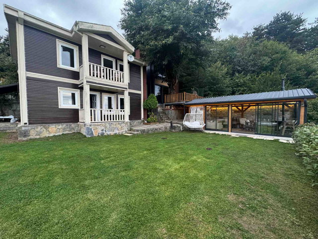 SAPANCA İLMİYE’DE GÖL MANZARALI 548 M2 İÇİNDE MÜSTAKİL VİLLA