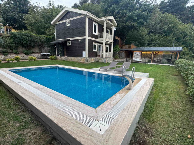 SAPANCA İLMİYE’DE GÖL MANZARALI 548 M2 İÇİNDE MÜSTAKİL VİLLA