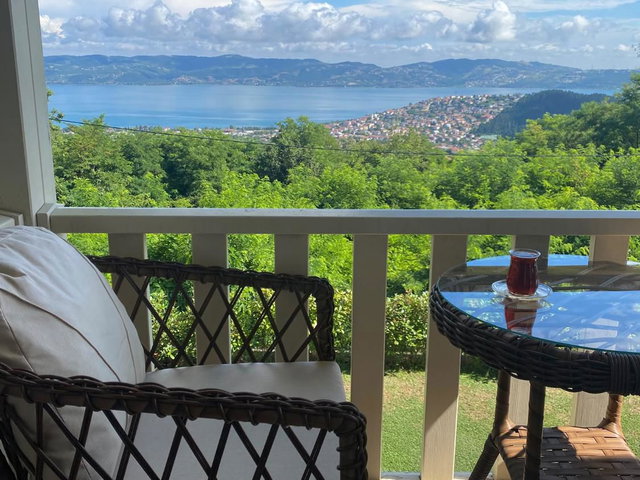 SAPANCA İLMİYE’DE GÖL MANZARALI 548 M2 İÇİNDE MÜSTAKİL VİLLA