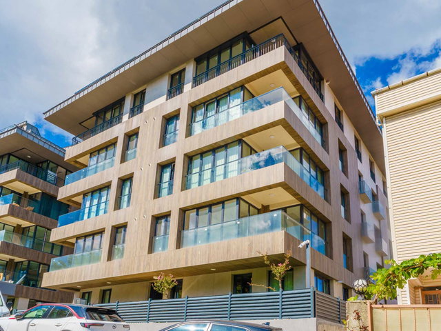 ÜSKÜDAR KÜÇÜKSU  MH..GÜVENLIKLI  OTOPARK LI SATILIK 4+1 DAIRE