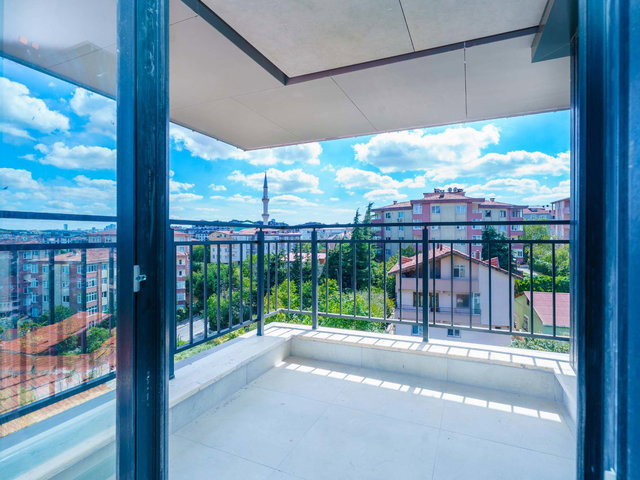ÜSKÜDAR KÜÇÜKSU  MH..GÜVENLIKLI  OTOPARK LI SATILIK 4+1 DAIRE