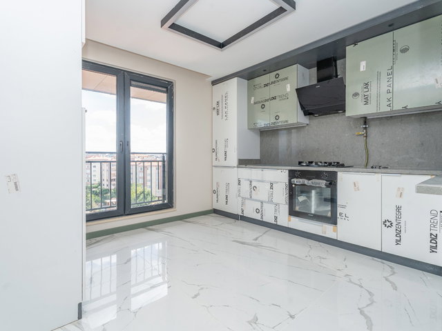 ÜSKÜDAR KÜÇÜKSU  MH..GÜVENLIKLI  OTOPARK LI SATILIK 4+1 DAIRE