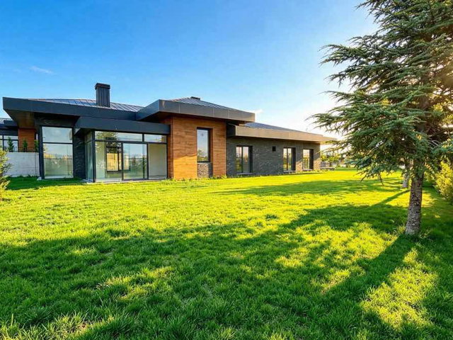 INCEK'TE 1500 M2 ARSA ÜZERINDE SATILIK TEK KATLI LÜKS VILLA