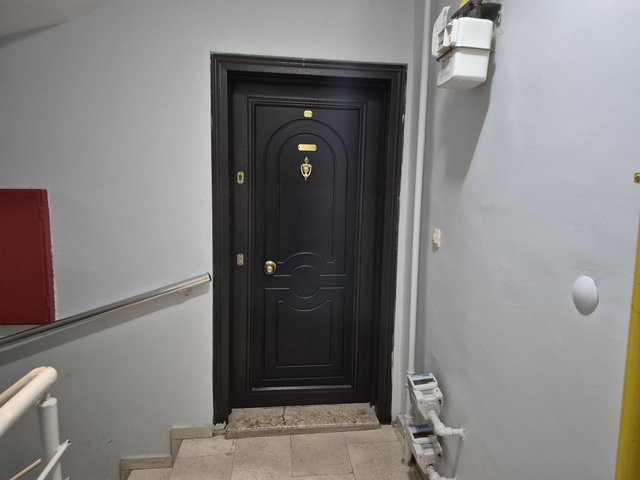 REMAXÇAKRA ÖMER ONAYCI/ YENIBAĞLAR'DA SATILIK 2+1 ARA KAT DAIRE