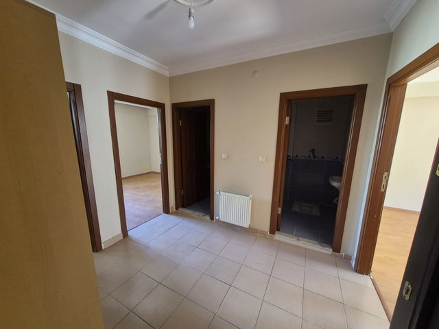REMAXÇAKRA ÖMER ONAYCI/ YENIBAĞLAR'DA SATILIK 2+1 ARA KAT DAIRE