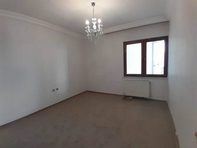 FAHRİ KAYAHANIN EN GÖZDE YERİNDE 4+1 SATILIK DAİR
