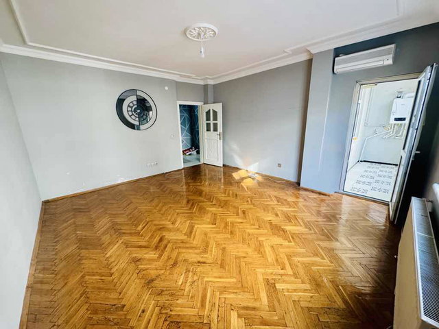 KAYNARCA GİRNE CADDESİNDE MERKEZİ KONUMDA 1. KAT 2+1 DAİRE