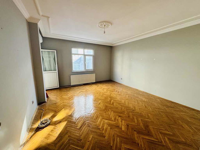 KAYNARCA GİRNE CADDESİNDE MERKEZİ KONUMDA 1. KAT 2+1 DAİRE