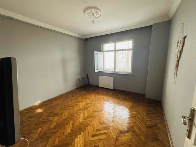 KAYNARCA GİRNE CADDESİNDE MERKEZİ KONUMDA 1. KAT 2+1 DAİRE