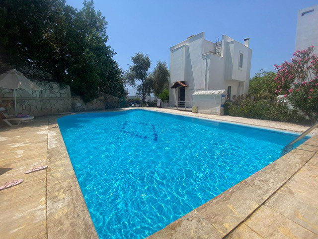 BODRUM  OASİS AVM KARŞISI, SENFONİ SİTESİ EŞYALI 3+1 DUBLEX VİLLA  KİRALIK