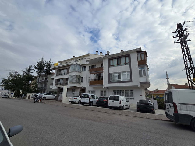 TEPEBAŞI MERKEZİ LOKASYON BAHÇE KATI FULL YAPILI SATILIK 3+1