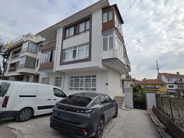 TEPEBAŞI MERKEZİ LOKASYON BAHÇE KATI FULL YAPILI SATILIK 3+1