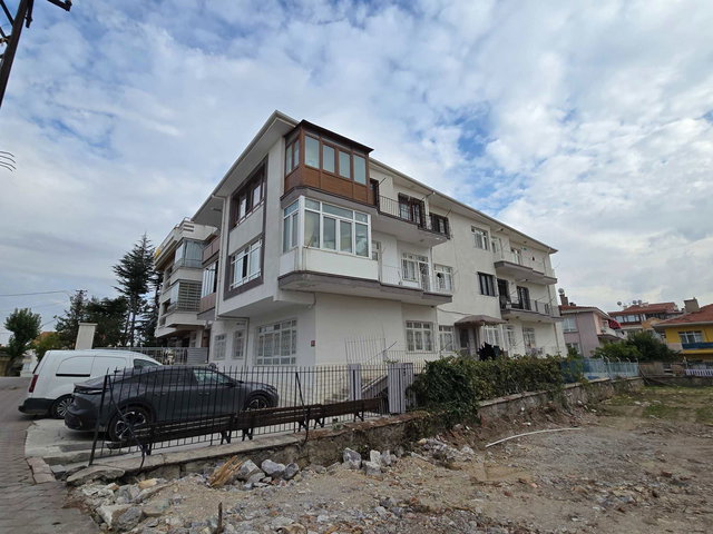TEPEBAŞI MERKEZİ LOKASYON BAHÇE KATI FULL YAPILI SATILIK 3+1