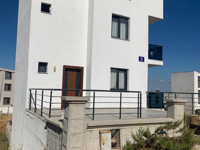 İZMİR KARABURUN MORDOĞAN’DA DENİZ MANZARALI SATILUK 4+1 VİLLA