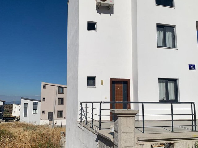 İZMİR KARABURUN MORDOĞAN’DA DENİZ MANZARALI SATILUK 4+1 VİLLA