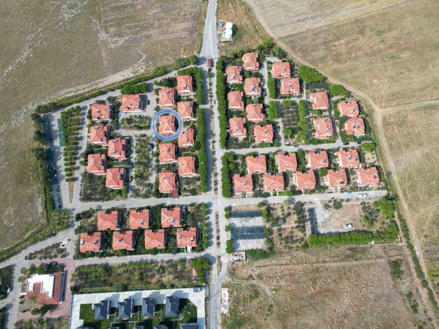 ÇANDARLI YILDIZKENT SITESINDE MUHTEŞEM LOKASYONDA SATILIK VILLA