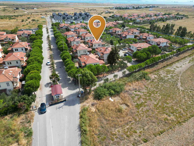 ÇANDARLI YILDIZKENT SITESINDE MUHTEŞEM LOKASYONDA SATILIK VILLA